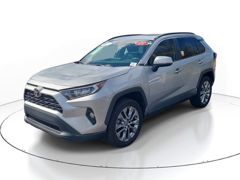 Certified 2021 Toyota RAV4 XLE Premium image 3