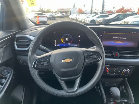 Used 2025 Chevrolet TrailBlazer LT image 34