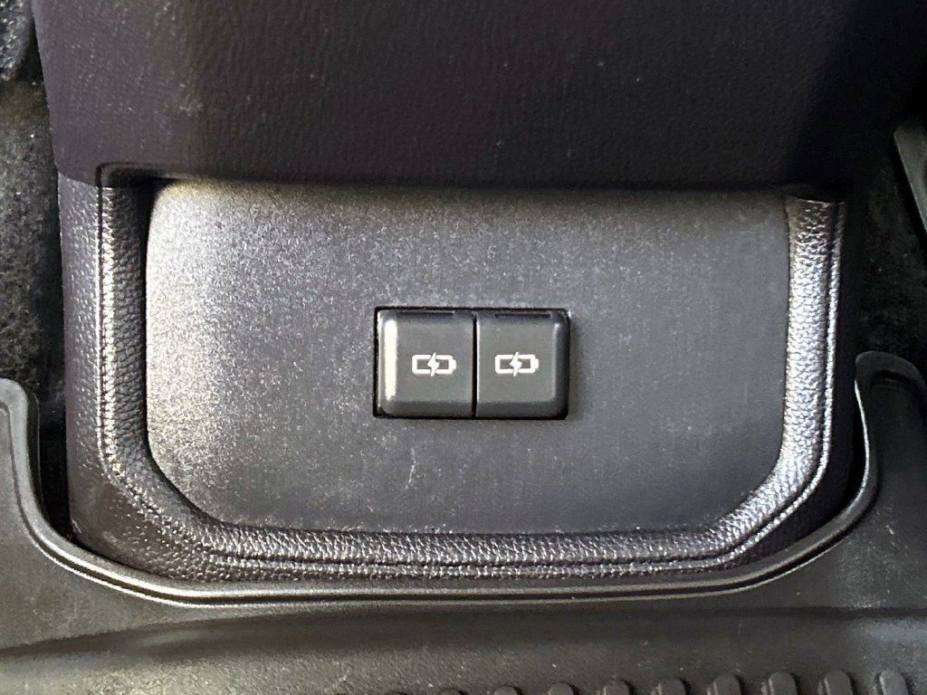 Used 2022 Toyota Highlander XLE AWD/4WD image 17