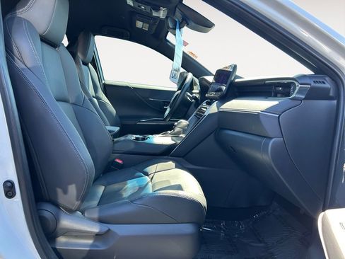 Used 2024 Toyota Venza AWD/4WD image 24