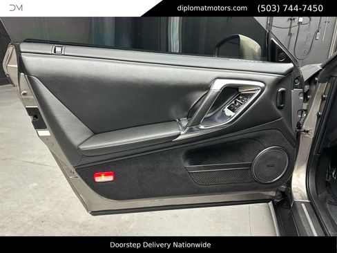 Used 2009 Nissan GT-R Premium image 36