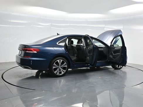 Used 2022 Volkswagen Passat 2.0T SE FWD image 5