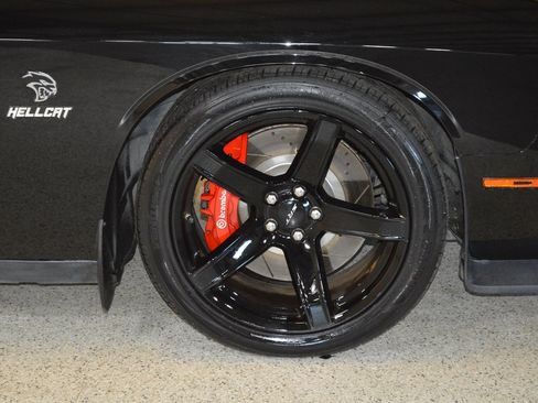 Used 2017 Dodge Challenger SRT Hellcat RWD image 9