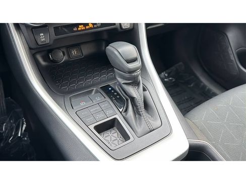 Used 2025 Toyota RAV4 XLE AWD/4WD image 33