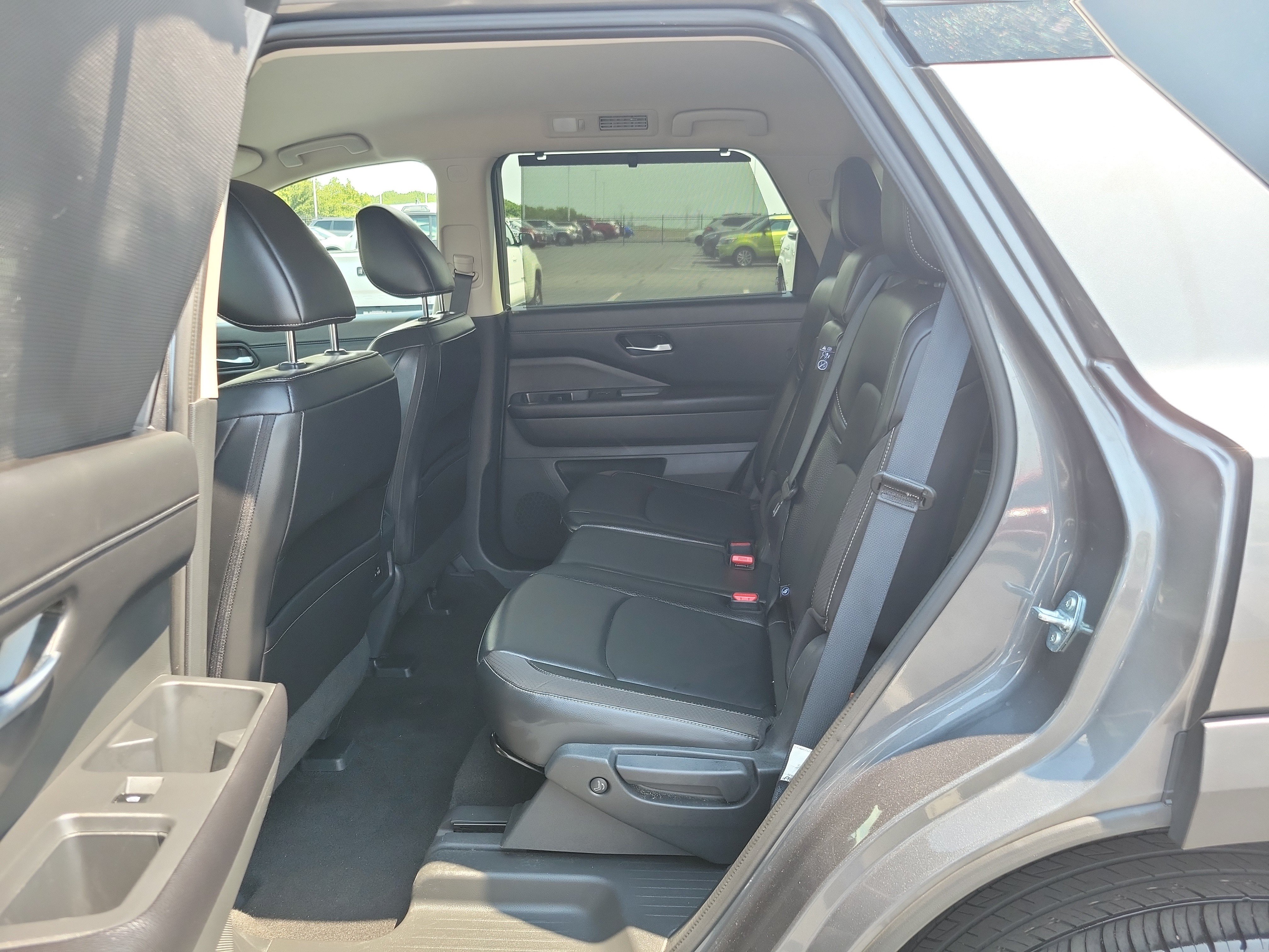 Used 2025 Nissan Pathfinder SL AWD/4WD image 12