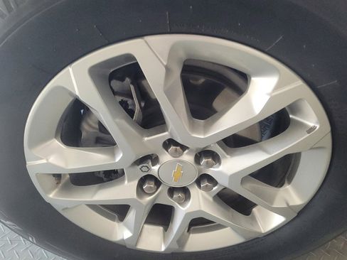 Used 2023 Chevrolet Traverse LS image 31