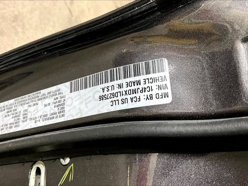 Used 2020 Jeep Cherokee Limited image 36