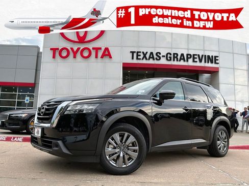 Used 2025 Nissan Pathfinder SV FWD image 1