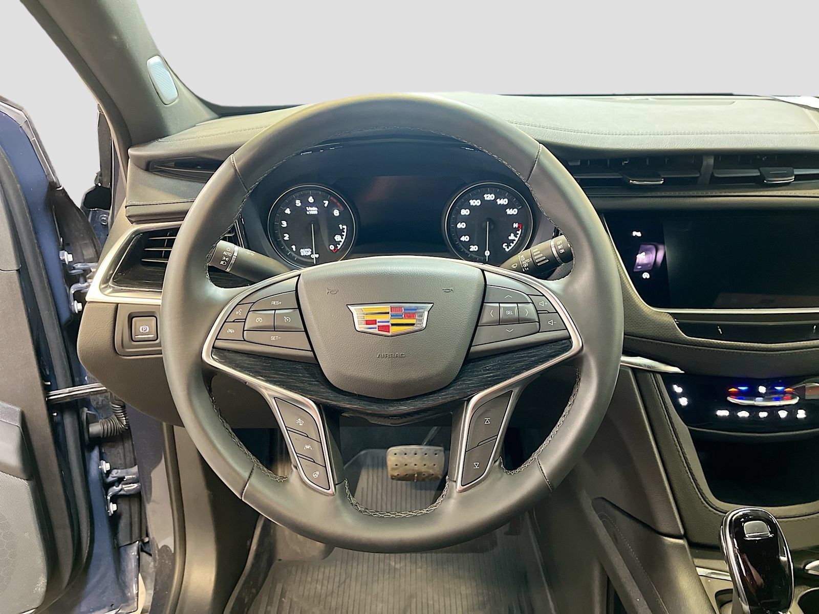 Used 2025 Cadillac XT5 Premium Luxury w/ Technology Package AWD/4WD image 11