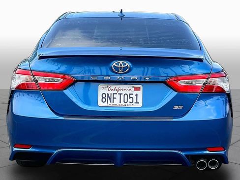 Used 2020 Toyota Camry SE w/ Carpet Mat Package FWD image 4