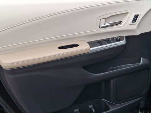 Certified 2024 Toyota Sienna Limited image 13