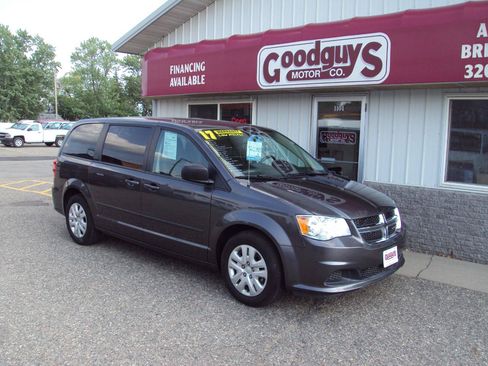 Used 2017 Dodge Grand Caravan SE w/ Power Window Group FWD image 2