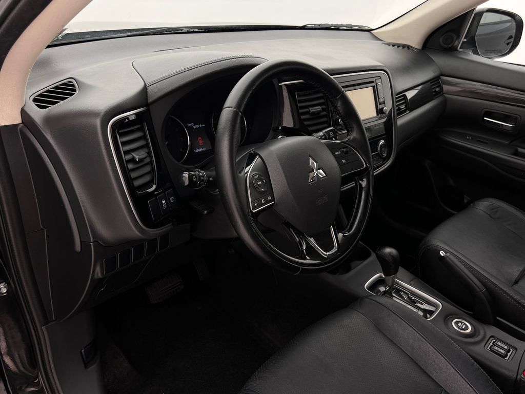 Used 2016 Mitsubishi Outlander SEL AWD/4WD image 12