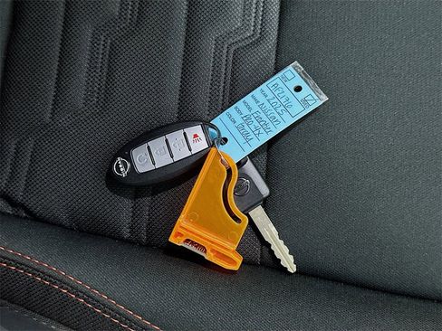 Used 2025 Nissan Frontier PRO-4X w/ Pro Convenience Package image 34