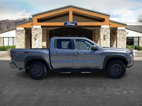 Used 2025 Nissan Frontier PRO-4X w/ Pro Convenience Package image 4