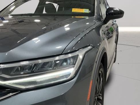 Used 2022 Volkswagen Tiguan SE R-Line FWD image 31