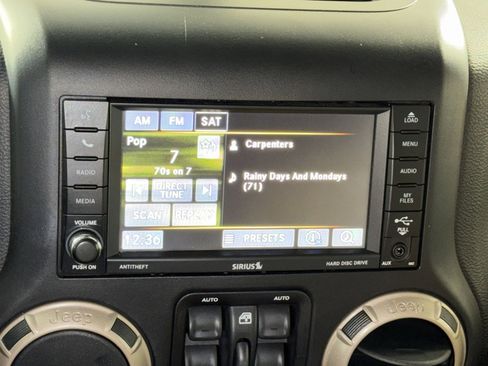 Used 2016 Jeep Wrangler Unlimited Sahara image 19