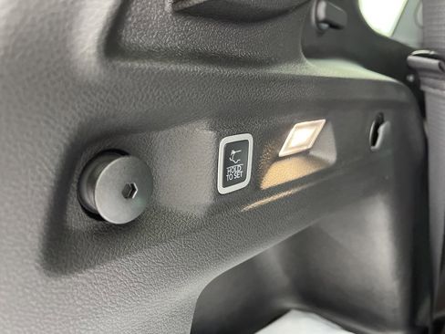 New 2025 Jeep Grand Cherokee L Limited w/ Luxury Tech Group II image 40