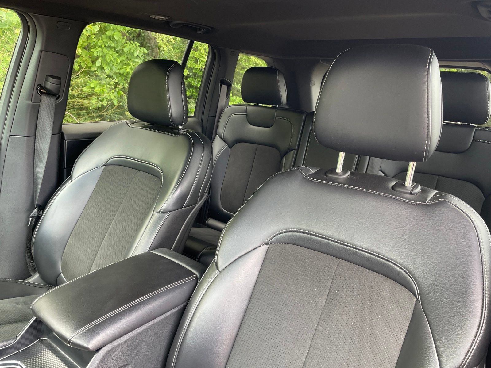 Used 2025 Jeep Grand Cherokee Altitude RWD image 23