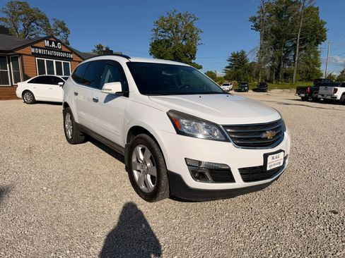 Used 2017 Chevrolet Traverse LT w/ Style and Technology Package FWD image 7