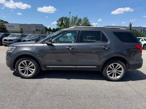 Used 2018 Ford Explorer XLT w/ Equipment Group 202A AWD/4WD image 4