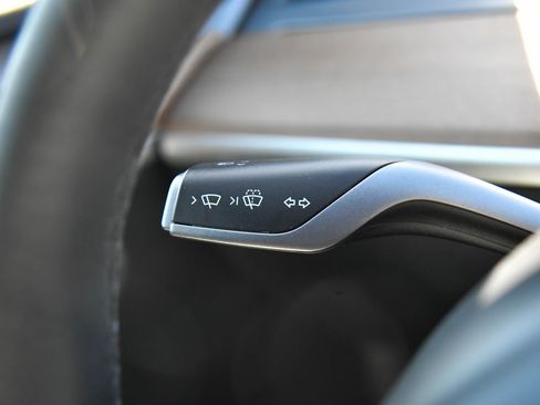 Used 2023 Tesla Model Y Long Range AWD/4WD image 31