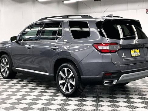 Used 2025 Honda Pilot Elite image 3