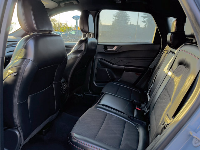 Certified 2025 Ford Escape ST-Line Select AWD/4WD image 17