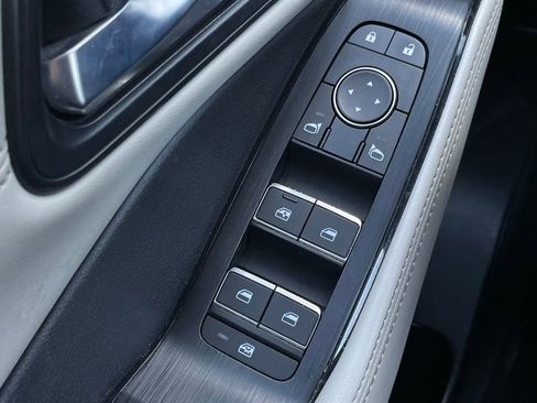 Used 2023 Nissan Rogue SL image 12