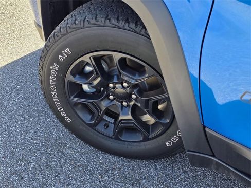 Used 2022 Jeep Cherokee Latitude w/ Sun & Sound Group image 32