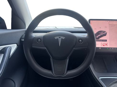 Used 2021 Tesla Model Y Long Range image 13