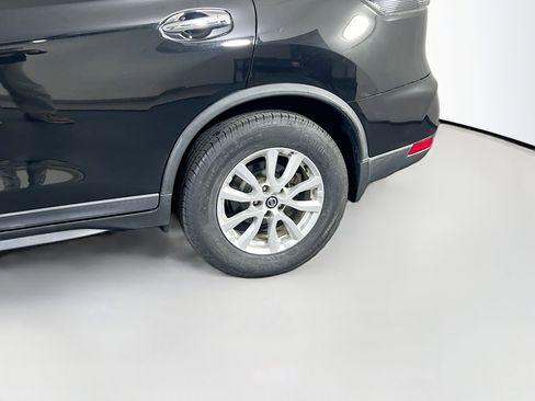 Used 2019 Nissan Rogue SV image 29