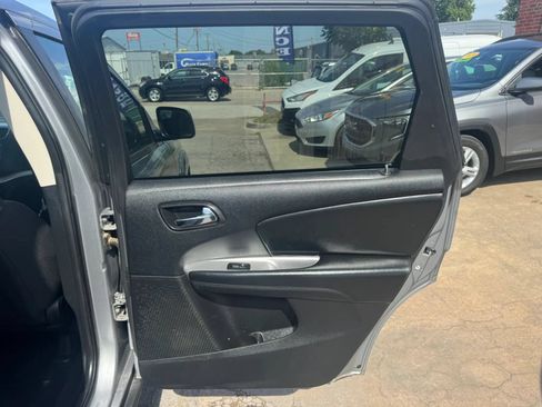 Used 2018 Dodge Journey SE w/ Connectivity Group FWD image 13