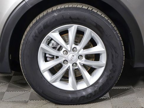Used 2016 Kia Sorento L FWD image 16