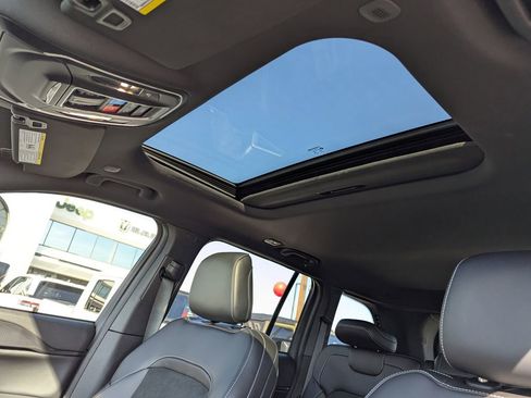 New 2025 Jeep Grand Cherokee Altitude AWD/4WD image 28