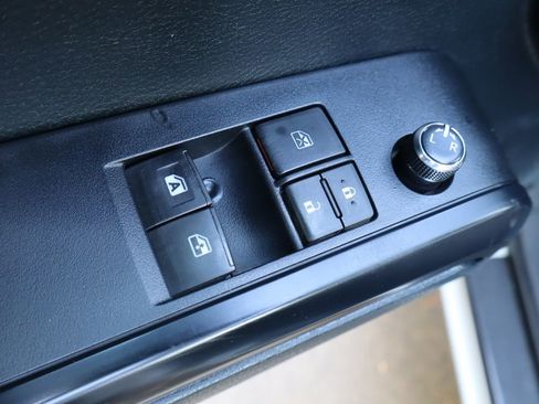 Used 2016 Toyota Tacoma SR AWD/4WD image 25