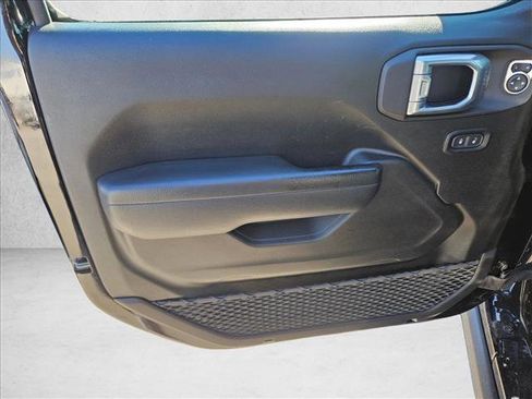 Used 2022 Jeep Gladiator Willys image 11