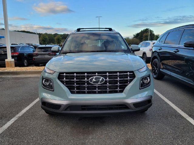 Used 2025 Hyundai Venue Limited FWD image 2