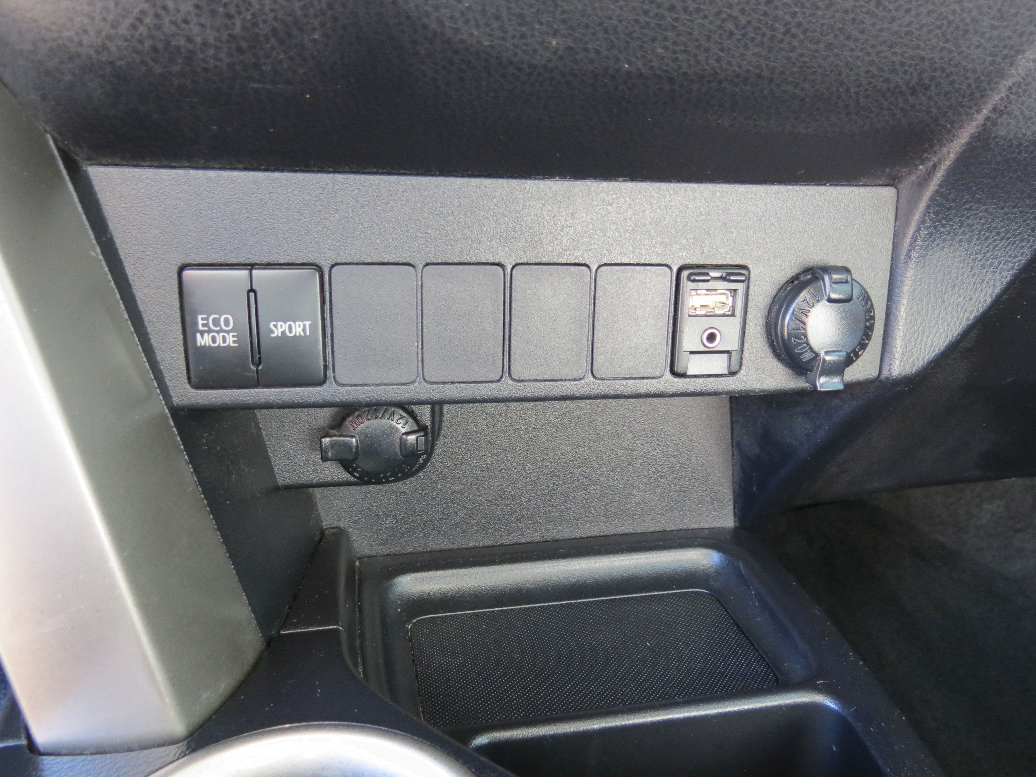 Used 2015 Toyota RAV4 LE FWD image 20