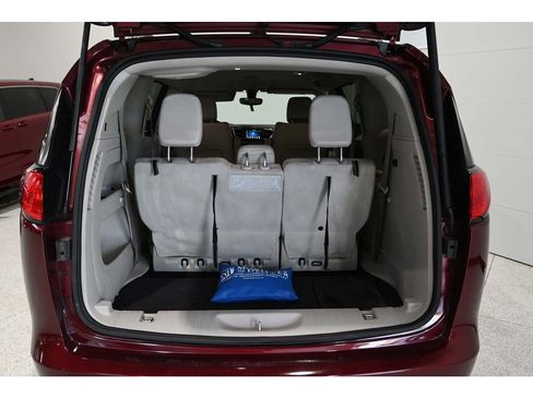 Used 2021 Chrysler Voyager Lxi FWD image 25