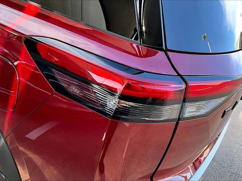 Used 2024 Nissan Pathfinder Platinum w/ Black Appearance Package image 27