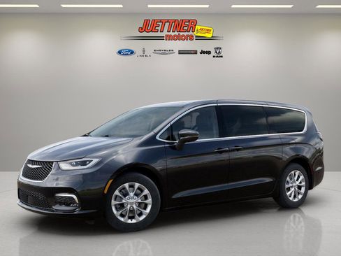 New 2026 Chrysler Pacifica Select image 4