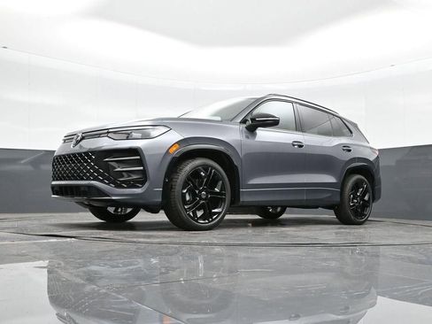 New 2026 Volkswagen Tiguan SE R-Line FWD image 27