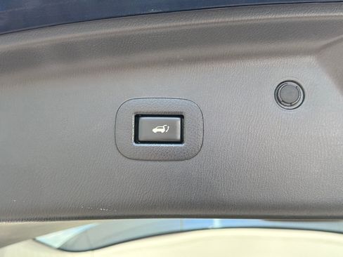 Used 2017 Nissan Armada Platinum w/ Captain Seat Package RWD image 19