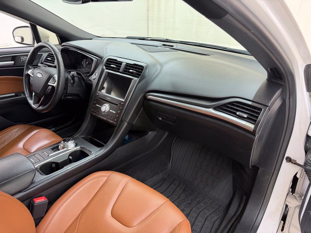 Used 2020 Ford Fusion Energi Titanium FWD image 11
