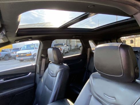 Used 2025 Cadillac XT5 Premium Luxury image 3