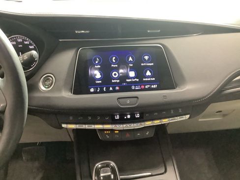 Used 2021 Cadillac XT4 Luxury w/ Cold Weather Package AWD/4WD image 10