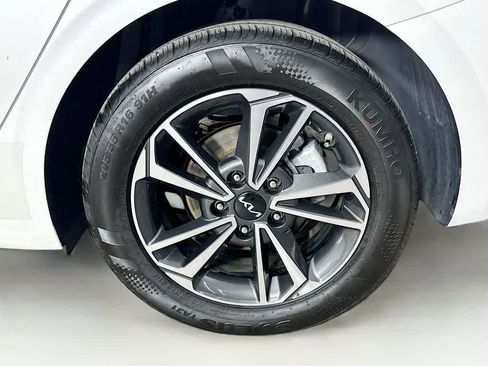 Used 2024 Kia Forte LXS w/ LXS Technology Package FWD image 8