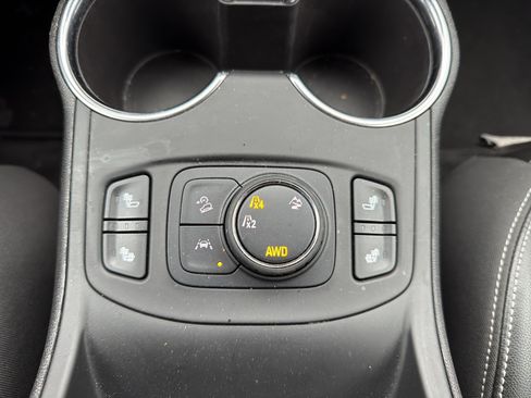 Used 2024 GMC Terrain SLT image 23