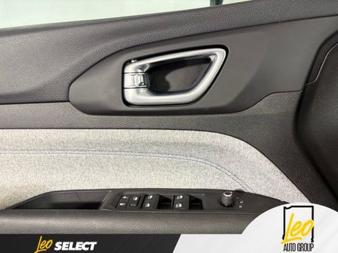 Used 2022 Jeep Compass Latitude w/ Convenience Group AWD/4WD image 17